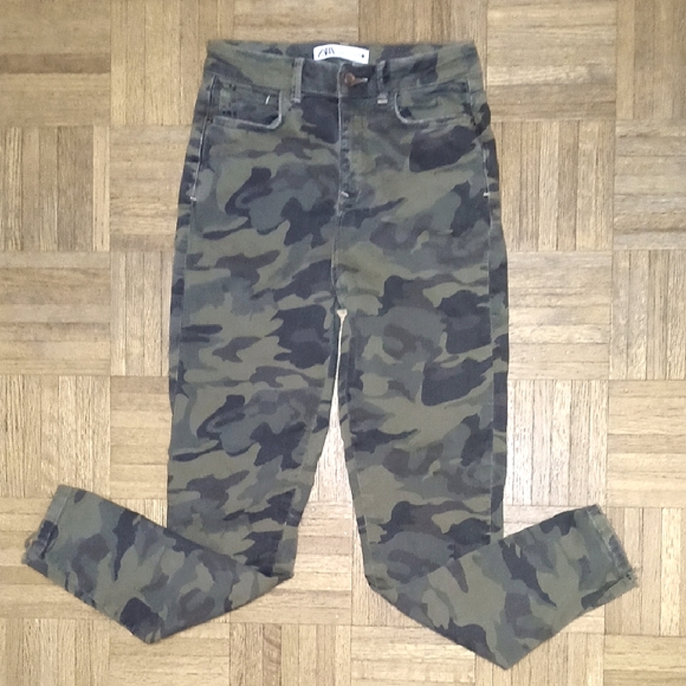 Zara Green and Brown Distressed Camo Skinny Jeans Size 4 Hi Waisted Fits Small
